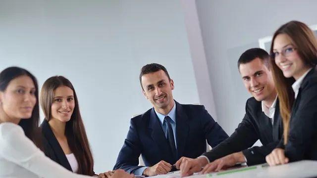 切记不要接受任何降薪，不要同意任何调岗，更不要害怕HR威胁背调