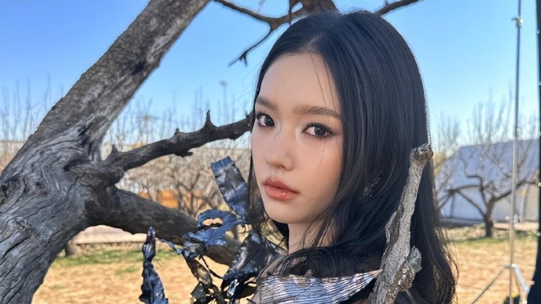 医美过度的赵露思与普女白鹿同框，凸显妈生脸的出众