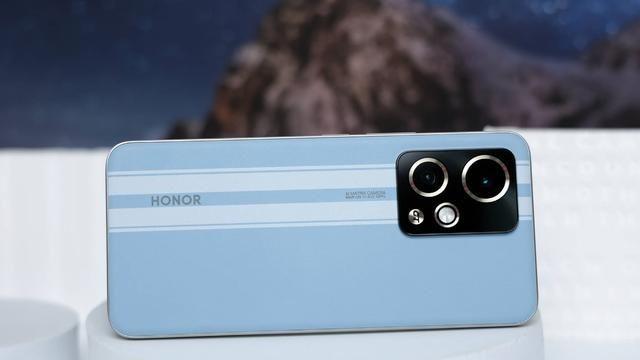 荣耀彻底“发飙”，16GB+512GB跌至2468元，顶配旗舰售价亲民了