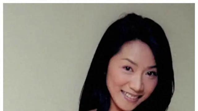 徐华凤：做7年小三挤走原配，嫁进豪门3年，浑身长瘤死在丈夫怀中