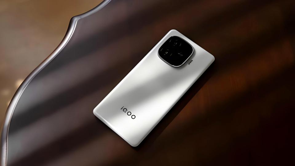 对标红米Turbo 4？iQOO Turbo新机突然曝光：配置参数基本拉满！