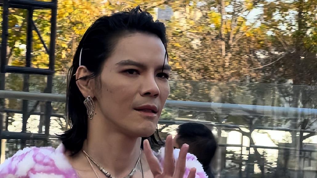 向佐新造型差点吓晕杨迪，网友：郭碧婷又是自闭的一天！