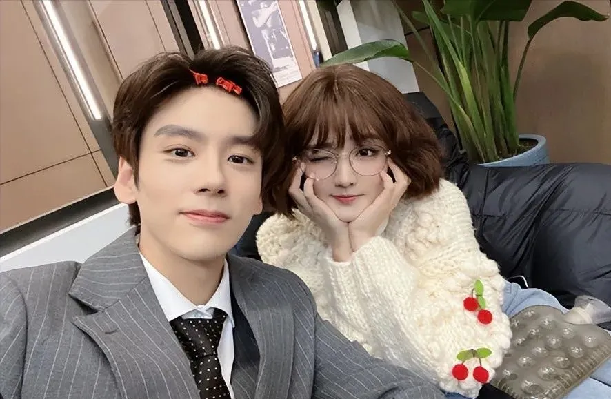 魏哲鸣9部男主剧搭了8位漂亮小花，扑了6部火了3部，要看女主是谁？