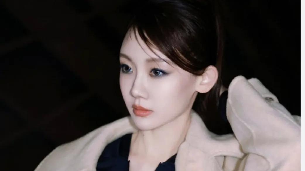 《浪姐》路透：韩雪戴发卡好可爱，42岁朱丹双马尾像少女