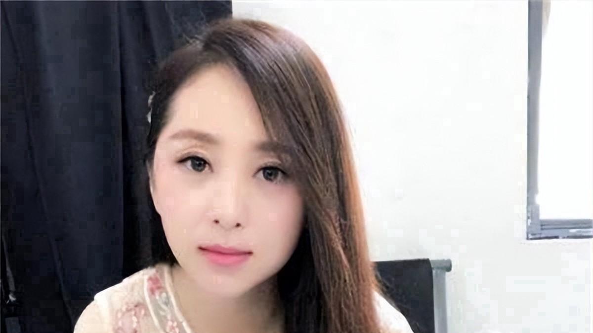 28岁因星光大道一夜爆红，31岁嫁给二婚云飞，如今泯然众人矣