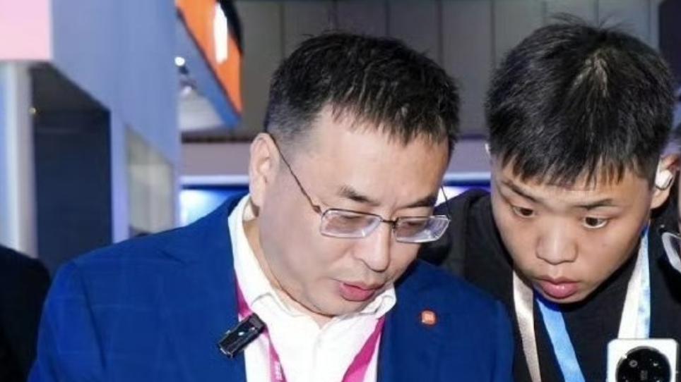 vivo发布小屏旗舰，天玑9400卖4699！怎么和小米15打？