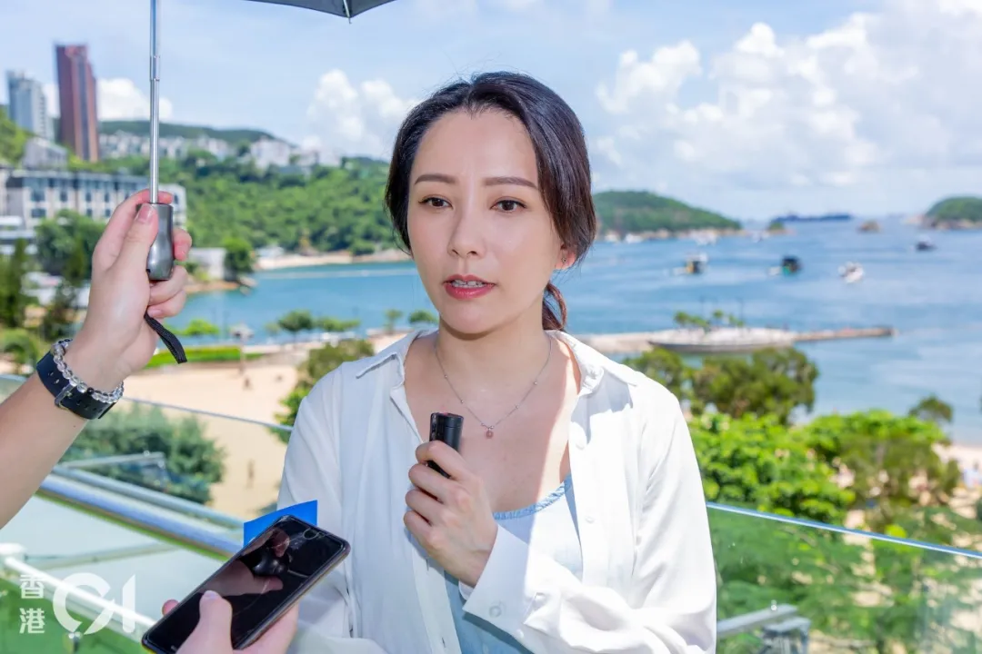 高龄产妇！TVB女星早产诞下女儿，自爆进医院产检变开刀，直言很怕很担心