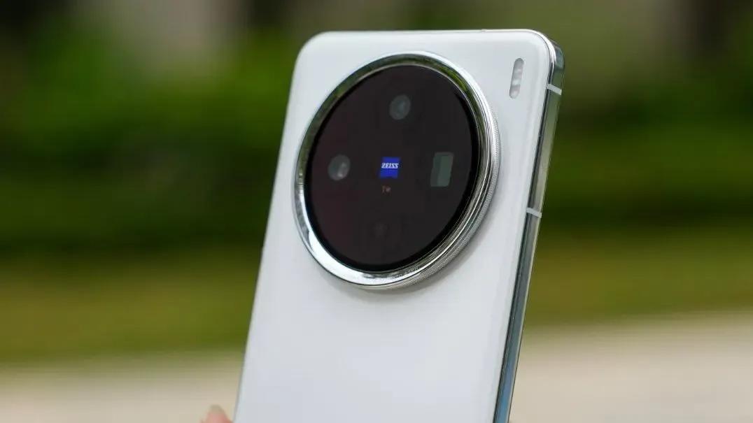 vivo目前最值得买的一款手机：蔡司超级长焦+天玑9400+5800mAh