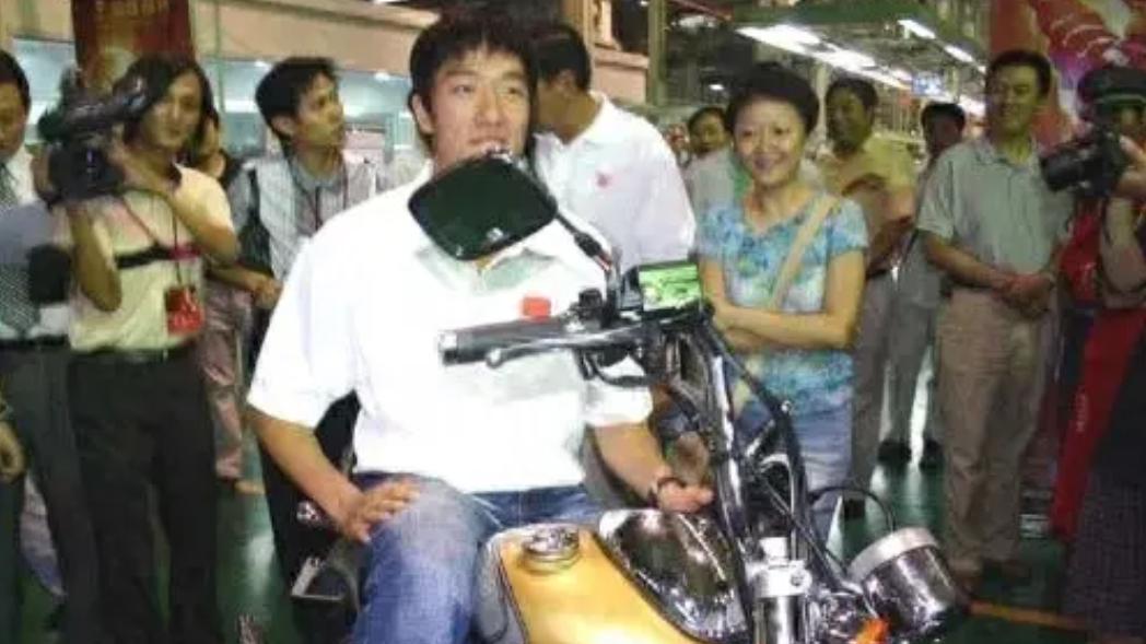 中国摩托也辉煌过，这些摩托品牌都有大明星代言，赵本山，李连杰