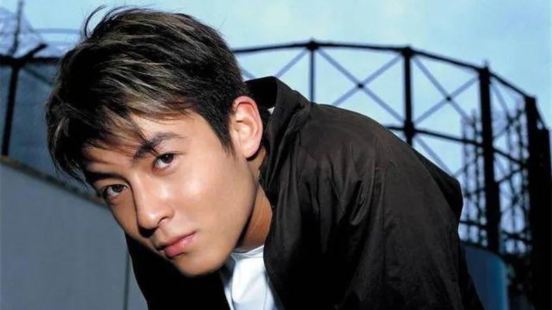 陈冠希与女星们的经典合照，带你回顾他最耀眼的时光，人气爆棚的秘密