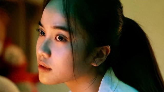 看到张艺谋的新女主角，再看王家卫的李宛妲，有对比才有差距