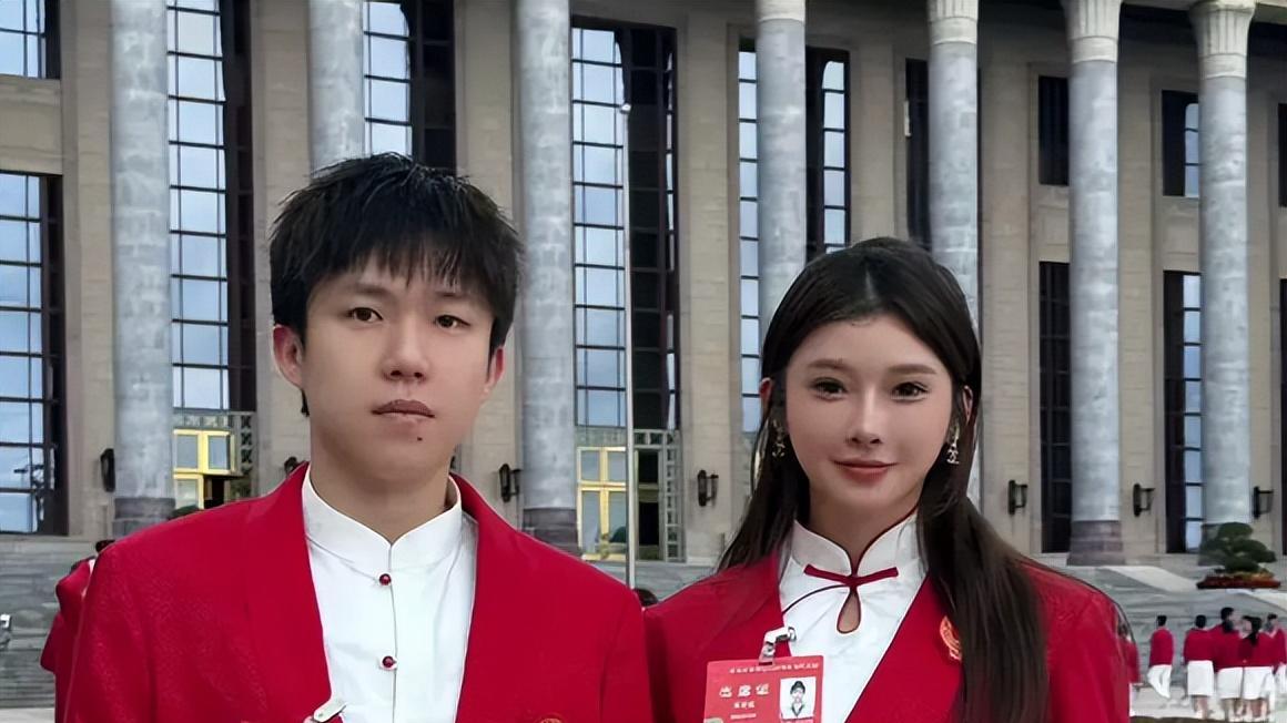 表彰大会，全妹，莎莎穿搭被吐槽像女装大佬，说她最美没人反对！