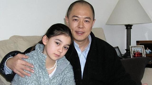 张铁林的混血女儿美到犯规！鹰钩鼻大眼睛欧美范儿，好漂亮