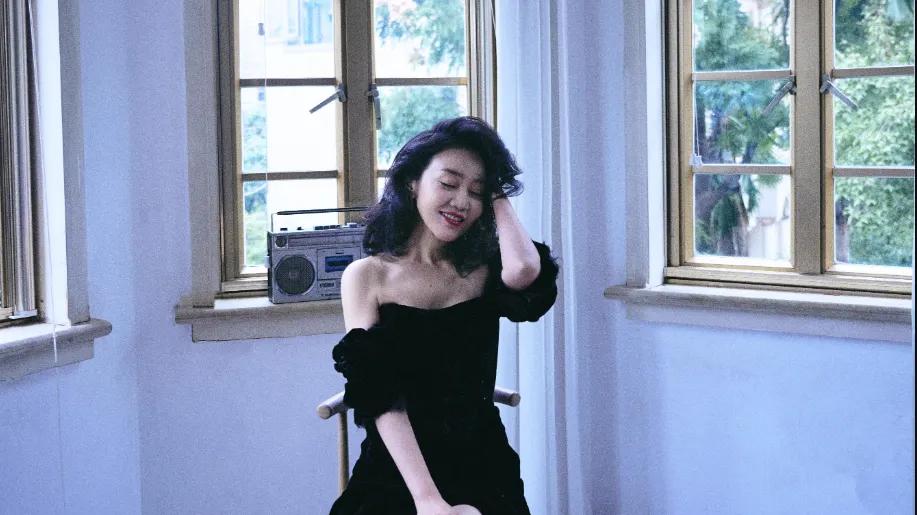 内娱，已经没人阻止她发疯了！