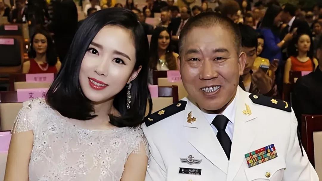 他因嘴歪演了一辈子坏人，没有想到女儿竟是我们熟悉的她！