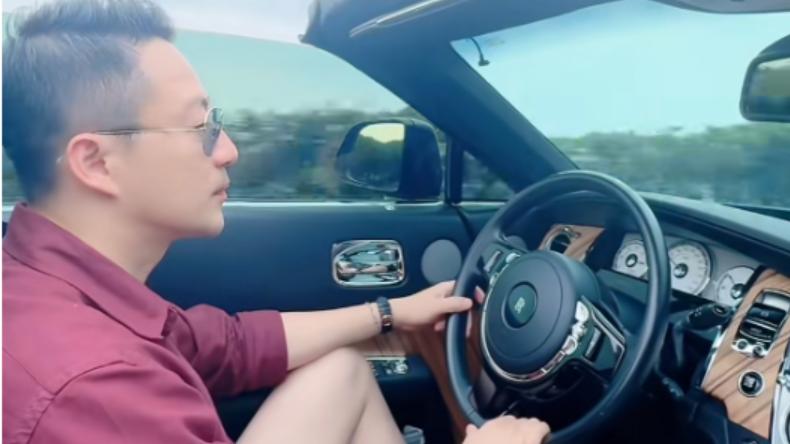 汪小菲陪台湾未婚妻外出游玩！开劳斯莱斯有面子，离婚后日子滋润