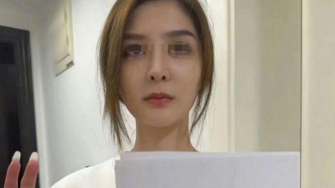 25岁金融女员工自曝！同时找7个大佬交易，照片曝光：不怪大佬