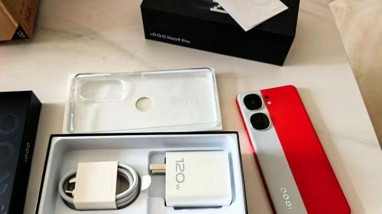 从小米虎口夺食，vivo性价比“机皇”，骁龙8Gen2+120W+144Hz