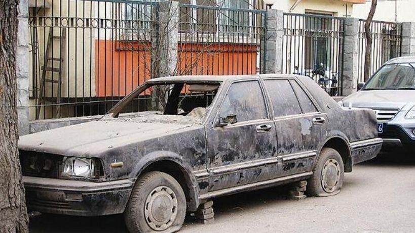 领导退休前把旧车卖给我, 比市场价贵2万, 老婆死活不让我吱声