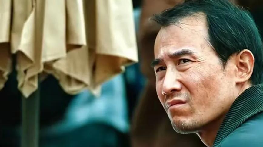 《宿敌》：围捕张弛，拖延到凌晨才行动，剧情似乎不太合理