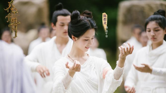 赵丽颖发文力挺《花千骨》，该电影被央6辣评，“开年第一烂”