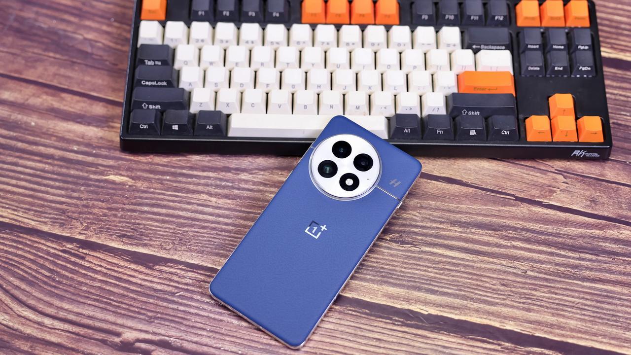 一加13的屏幕，真的看一次愛一次