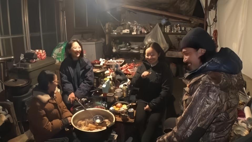 娱乐圈曝光：渣男明星怀孕期间背叛妻子，如今深山隐居开启后宫生活！