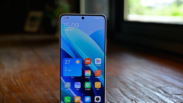 小米突然发飙了，2亿像素+IP68防水，12GB+512GB跌至1748元