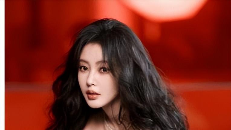 《张天爱跳舞视频风波：透视裙背后的舆论漩涡》