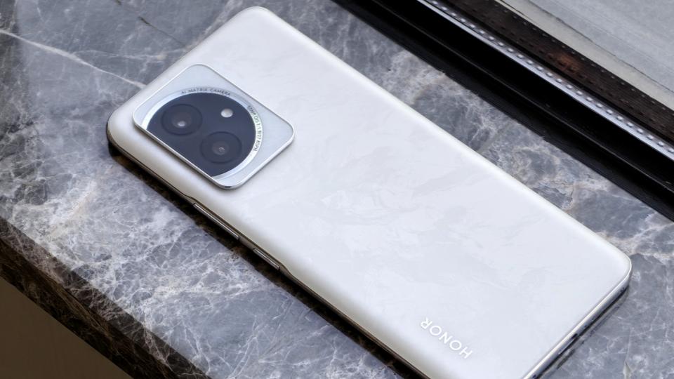 OVH线下新机全面升级：潜望镜成标配，核心配置也悬念不大！