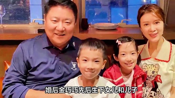 知名艺人金巧巧中秋晒全家福，女儿漂亮随妈，团圆饭丰盛很显眼