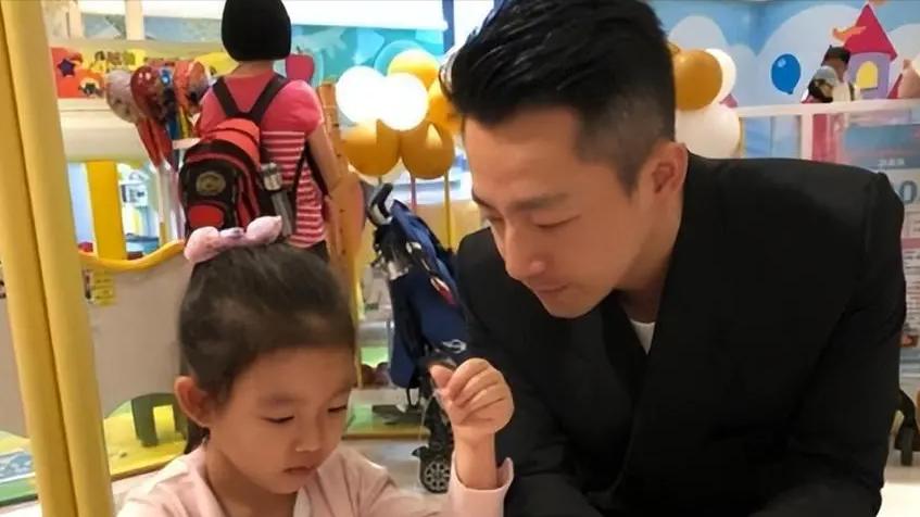 汪小菲、大S或将再起风波！10岁女儿被爆现状，疑似有自虐倾向