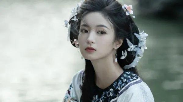 网剧《流水迢迢》获2亿播放量！靠野路子网剧血洗内娱的她，凭什么能火？