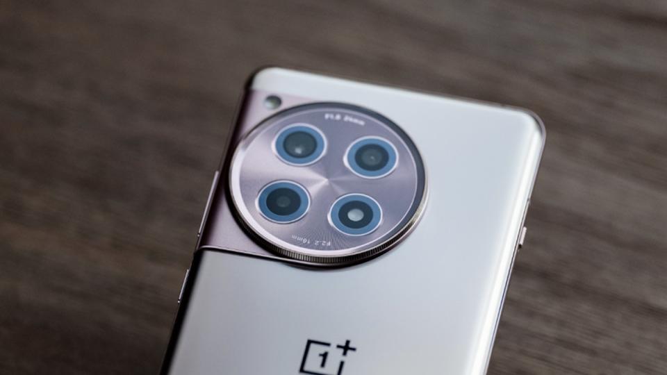 vivo、iQOO、Redmi、一加：次旗舰手机屏幕，谁更胜一筹？