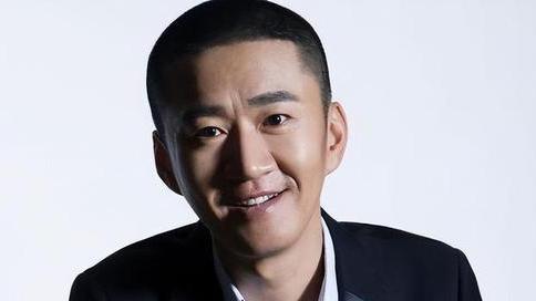 40岁演员李嘉明官宣结婚！女方长相甜美小其10多岁，留言惹人泪目