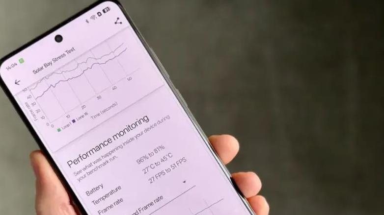 骁龙8 elite 发热报道跟踪，虽然更新后可以完成测试了，但还是很热