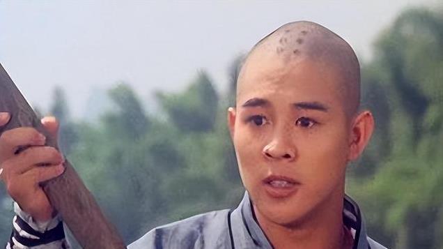 李连杰功夫很好却没有艺德，我让他大红大紫，他见我连招呼都不打