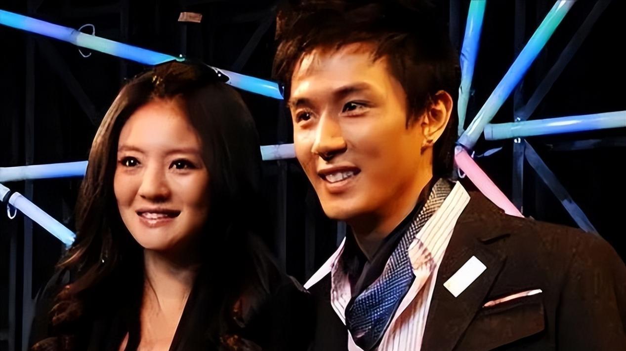 如今回看李承铉与戚薇的婚姻，才明白他当时为何会选择放下安以轩