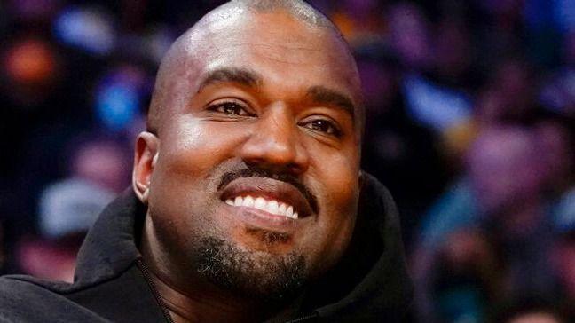 太离谱！侃爷花611万定制钢牙，效果超差，像糊了一层劣质锡箔纸