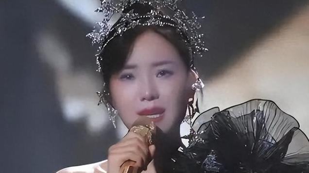 三个细节证明：歌手云朵离退圈不远了！