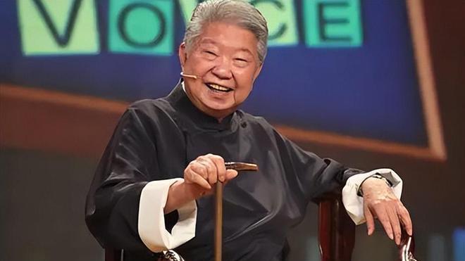 82岁，散尽家财，入住顶级酒店：他过上了所有人羡慕的生活