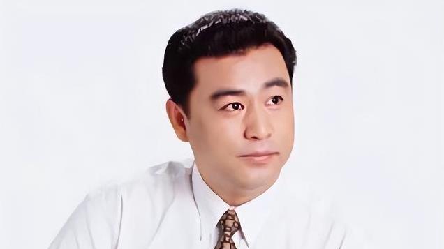 央视主持张宏民被逼婚：62年单身的他，却被一个辽宁大姐疯狂追求