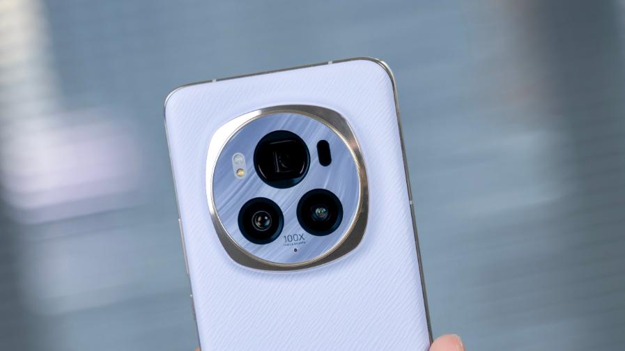 荣耀放弃武德，骁龙8Gen3+卫星通信+100倍变焦，如今低至3589元起