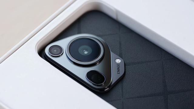 华为发飙了，16GB+1TB突降1740元，麒麟9010+昆仑玻璃+卫星通信