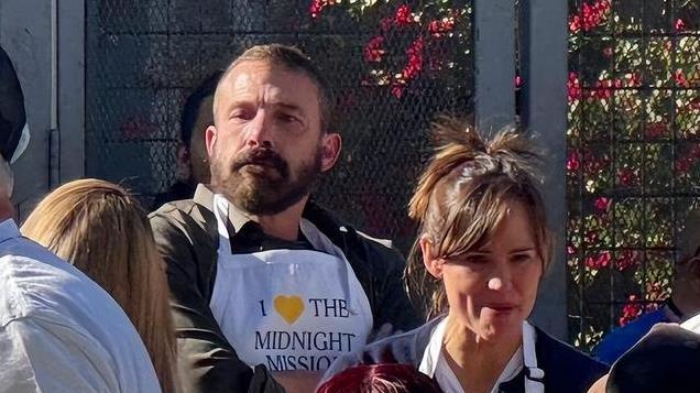 本·阿弗莱克与前妻詹妮弗·加纳感恩节温馨重聚后现身洛杉矶！