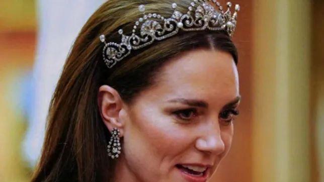 凯特王妃亮相苦撑，完成公务后参加治疗，首秀让她筋疲力竭