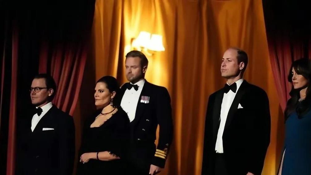 凯特威廉牵手闪耀皇家音乐厅，钻石蓝裙完胜瑞典女王储