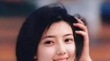 高圆圆“高中旧照”被曝出，班主任：至少10个班的男生在追她