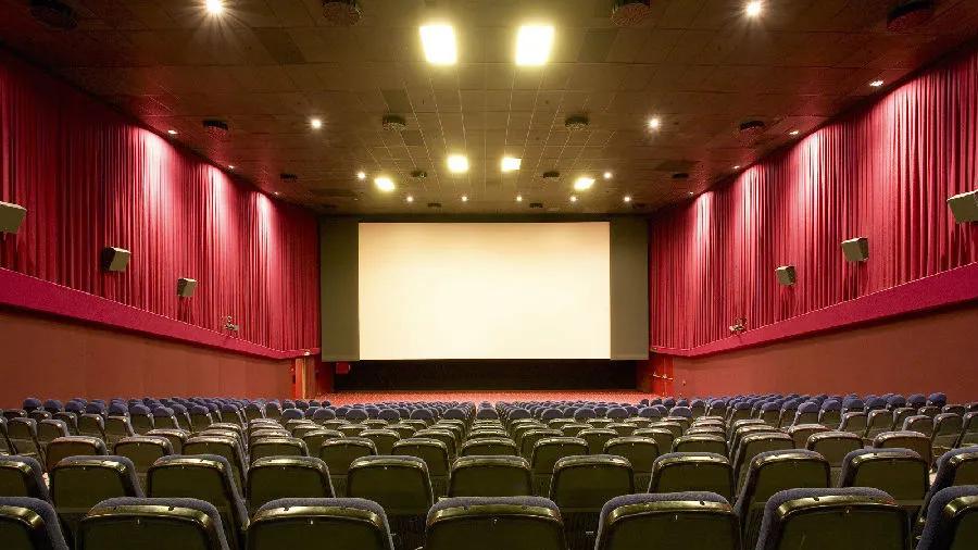 2024年的电影票房，雪崩！