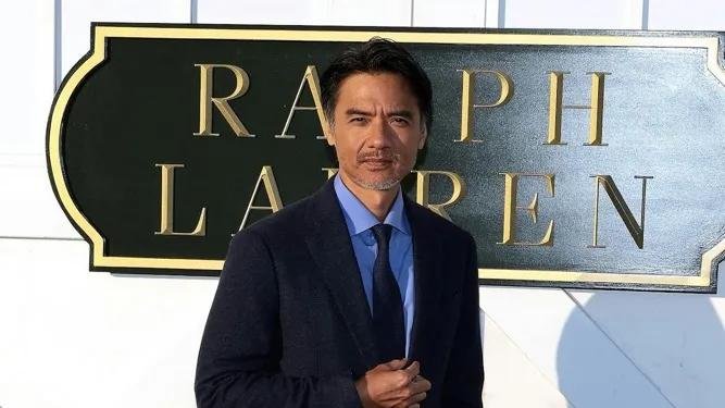 吴彦祖冯德伦现身时装秀，年过半百帅气依旧，抖森都被比了下去